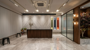 The aesthetic is defined by a "Quiet Luxury" approach—avoiding clutter in favor of bold, intentional furniture choices and a rich material palette of wood, leather, and metal.